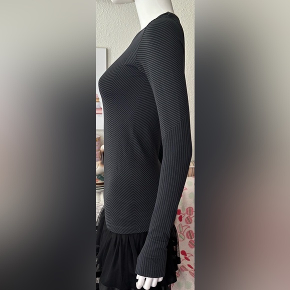 Athleta Pullover Crewneck Seamless Textured Top Long Sleeves - Dark Grey Size XS - Picture 3 of 5